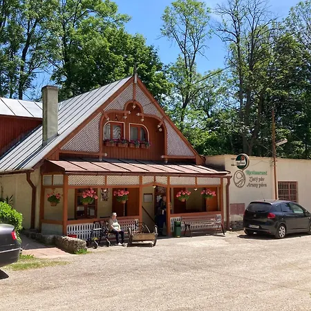 مكان تخييم Zlaty Pav